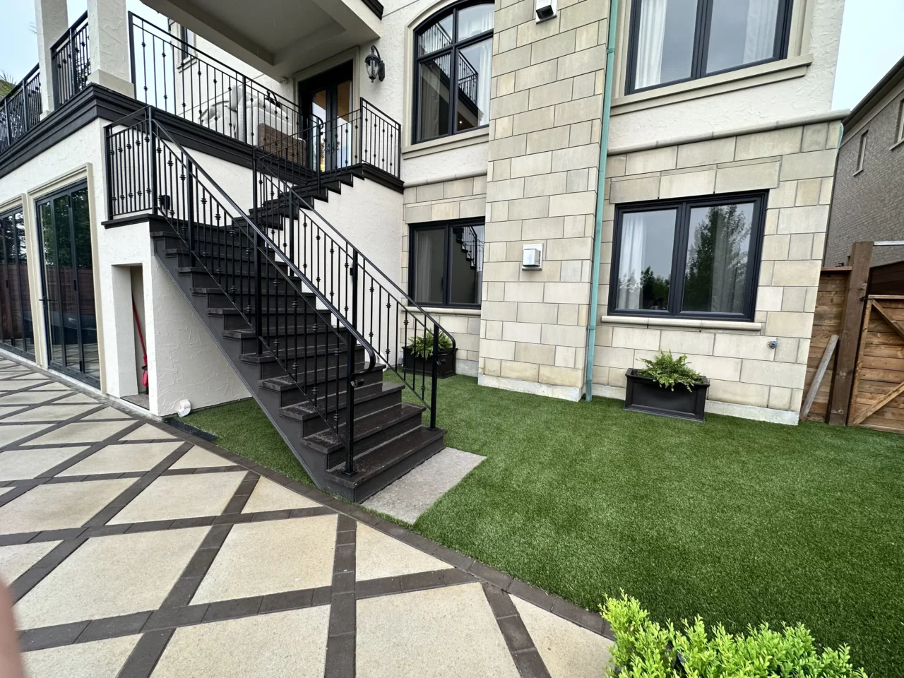 Finished artificial grass yard in the Durham Region